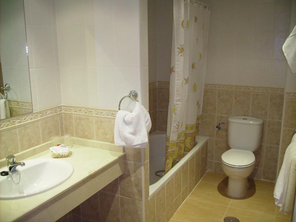 Hotel Delphos Moraleja Oda fotoğraf
